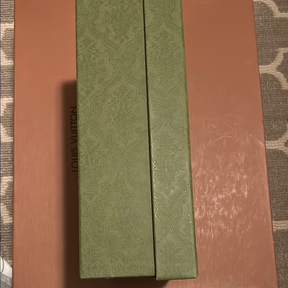 Gucci Embossed Green Box - Picture 5 of 6